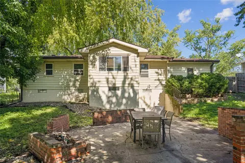 Exterior - 8644 Summit Dr, Clive, IA 50325 photo 4 of 6