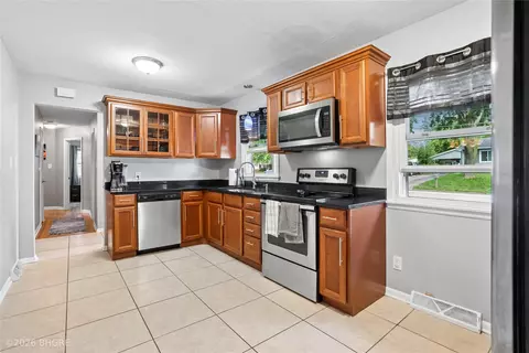 Kitchen - 8644 Summit Dr, Clive, IA 50325 photo 2 of 3