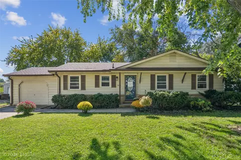 8644 Summit Dr, Clive, IA 50325