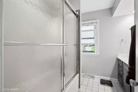 Bath - 8644 Summit Dr, Clive, IA 50325 photo 1 of 3