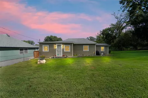 4261 NE 27th St, Des Moines, IA 50317