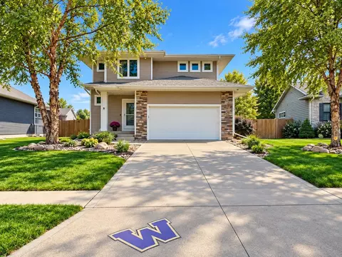135 SE Trillium Dr, Waukee, IA 50263