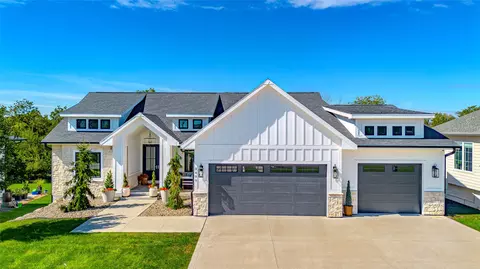 3600 NW 178th Ct, Clive, IA 50325