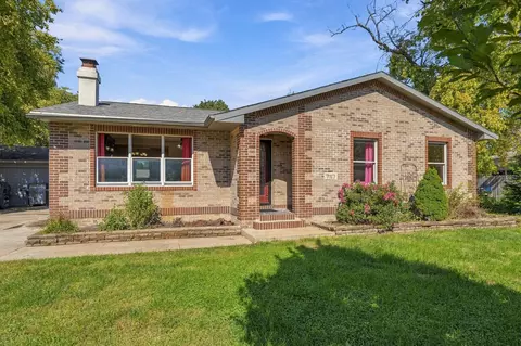 7117 Twana Dr, Urbandale, IA 50322