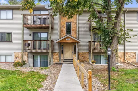 9513 University Ave #11, Clive, IA 50325
