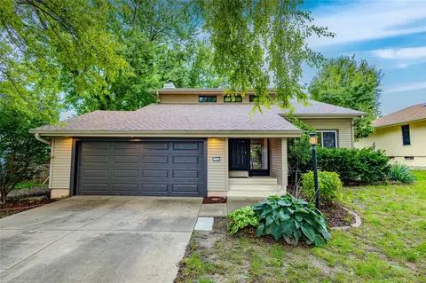 10066 NW 100th Pl, Clive, IA 50325