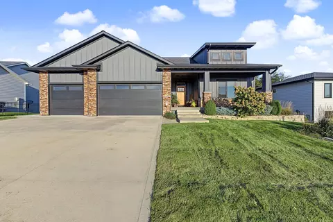 2205 NE Heritage Dr, Grimes, IA 50111