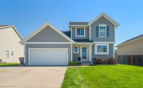 445 Boulder Ridge Ct, Pleasant Hill, IA 50327