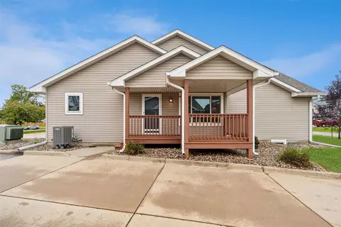 109 SW Hickory Gln, Grimes, IA 50111