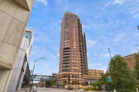 300 Walnut St #1306, Des Moines, IA 50309