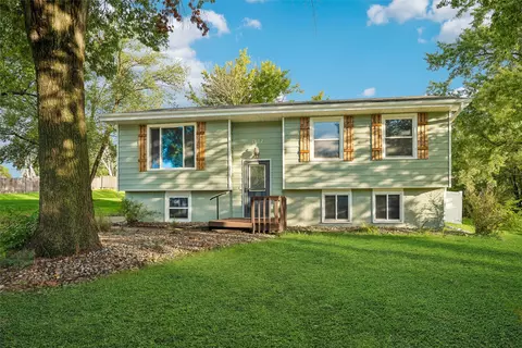 1612 W 5th Ave, Indianola, IA 50125
