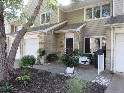 811 Burr Oaks Dr #206, West Des Moines, IA 50266