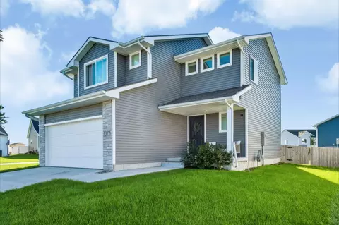 1117 Fifield Rd, Pella, IA 50219