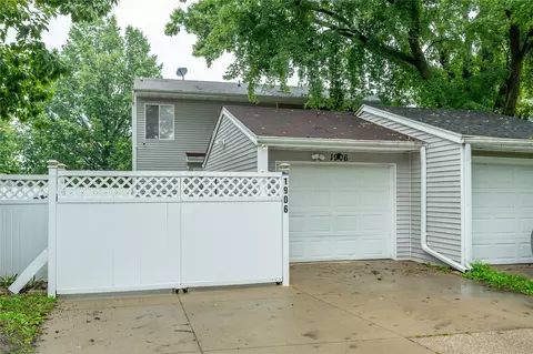 1906 E Bell Ave, Des Moines, IA 50320