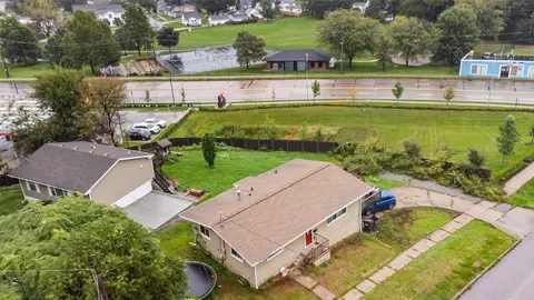 2 E Hillside Ave, Des Moines, IA 50315