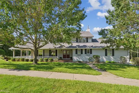 1425 W 4th St, Pella, IA 50219