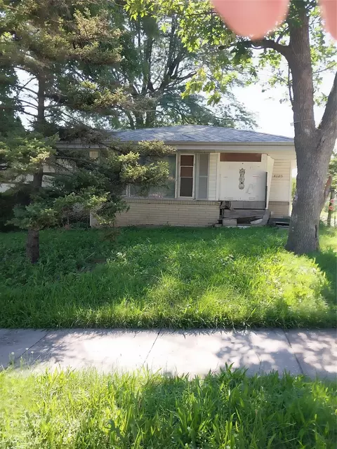 4125 Knob Hill Dr, Des Moines, IA 50317