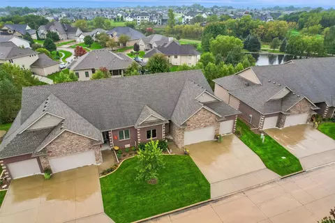 16544 Valleyview Ln, Clive, IA 50325