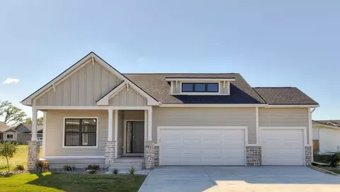 7011 Lincoln Cir, Johnston, IA 50131