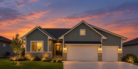 8924 Beery Pl, Johnston, IA 50131