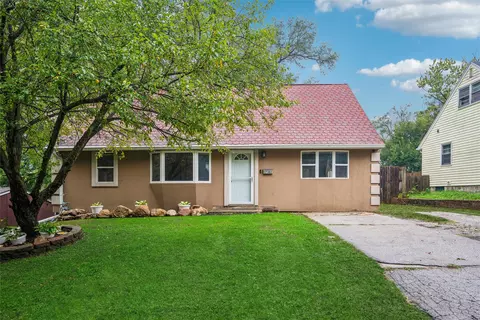 7302 SW 16th St, Des Moines, IA 50315