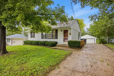 4115 52nd St, Des Moines, IA 50310
