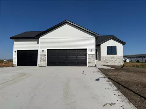 1165 Prairie Village Ct, Waukee, IA 50263