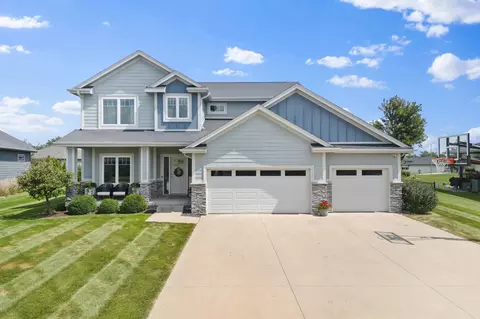 8225 Bailey Dr, West Des Moines, IA 50266