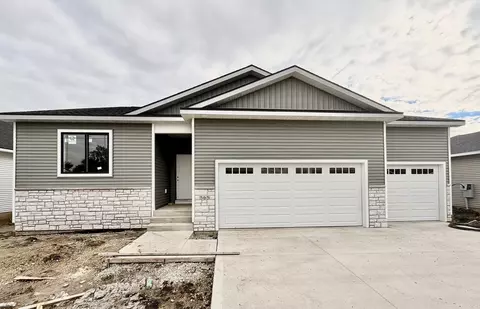 565 NW Georgetown Dr, Waukee, IA 50263