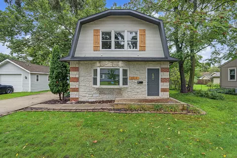 3919 69th St, Urbandale, IA 50322