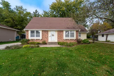 2222 Camelot Ct, Altoona, IA 50009
