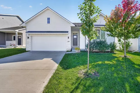 700 SE Drumlin Dr, Waukee, IA 50263