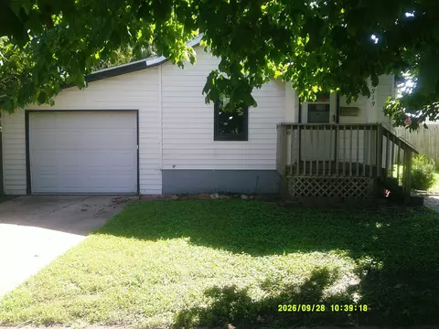 313 N 2nd St, Knoxville, IA 50138