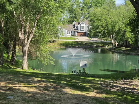 8125 Rocklyn Dr, Urbandale, IA 50322