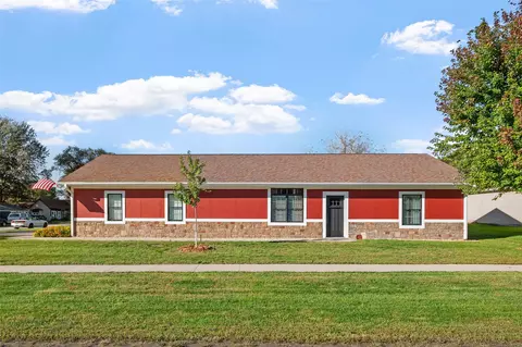 603 5th St, Maxwell, IA 50161
