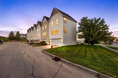 1038 10th Ave NW, Altoona, IA 50009