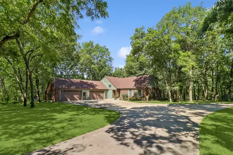 9965 Mckinley Trl, Indianola, IA 50125