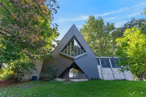 1955 Meadow Gln N, Ames, IA 50014