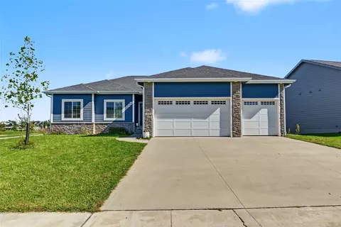 1041 Cardinal Dr, Polk City, IA 50226