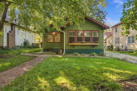 1436 43rd St, Des Moines, IA 50311