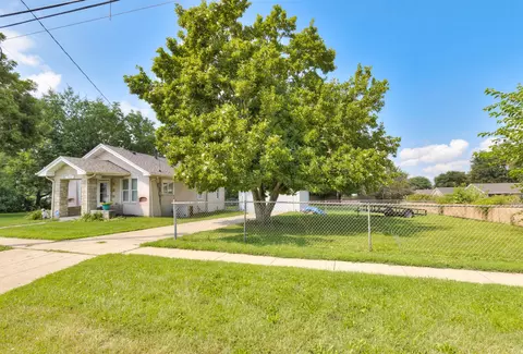 920 Hartford Ave, Des Moines, IA 50315