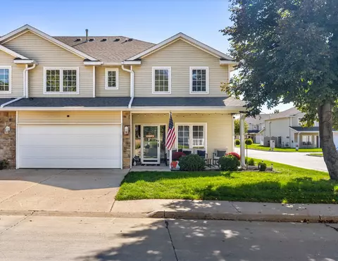 813 Red Hawk Way SE, Altoona, IA 50009