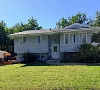 305 N 10th St, Indianola, IA 50125
