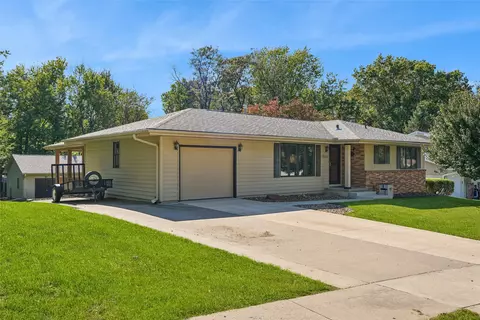 1305 W Clinton Ave, Indianola, IA 50125