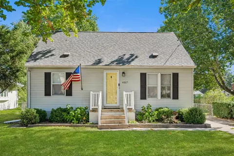 4317 70th St, Urbandale, IA 50322