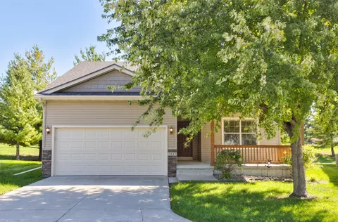 5945 Sapphire Cir, Johnston, IA 50131