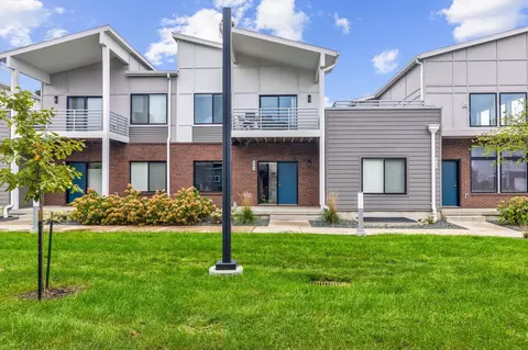 463 SW 12th St, Des Moines, IA 50309