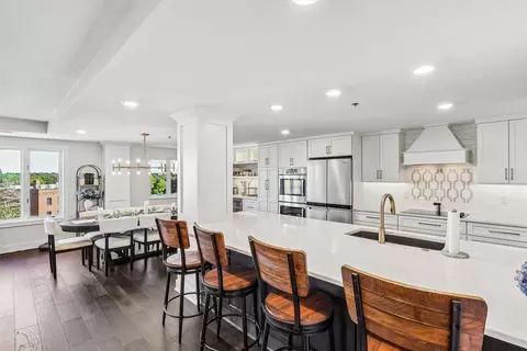 2880 Grand Ave #406, Des Moines, IA 50312