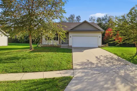 1708 Apple Dr, Indianola, IA 50125