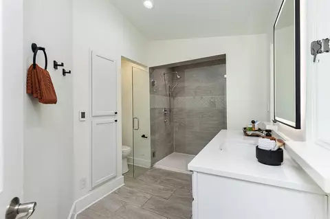 Bath - 4702 Dover Dr, Ames, IA 50014 photo 2 of 5
